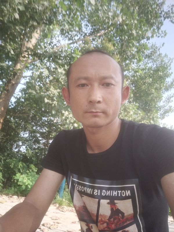 80大叔的第一张照片--荆州中老年相亲网